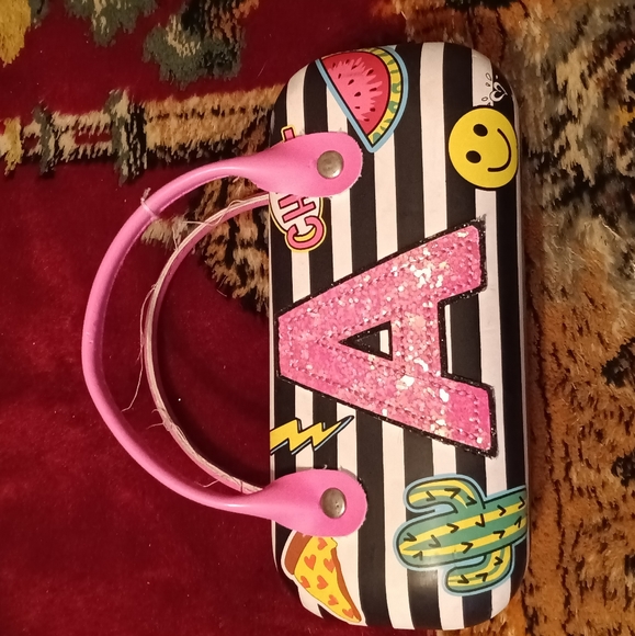 Girl's Tween Sunglasses with Case - Picture 3 of 8